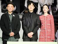 　「Ｄｅａｒ　Ｓｔｒａｎｇｅｒ／ディア・ストレンジャー」の完成報告会見を行った（左から）真利子哲也監督、西島秀俊、グイ・ルンメイ