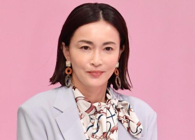 【蔵出し】長谷川京子 等身大パネル 日生 NISSAY ノベルティ 非売品 レア 長谷川京子「最近写真が恥ずかしい」レアなシャネルのバッグがきら～ん