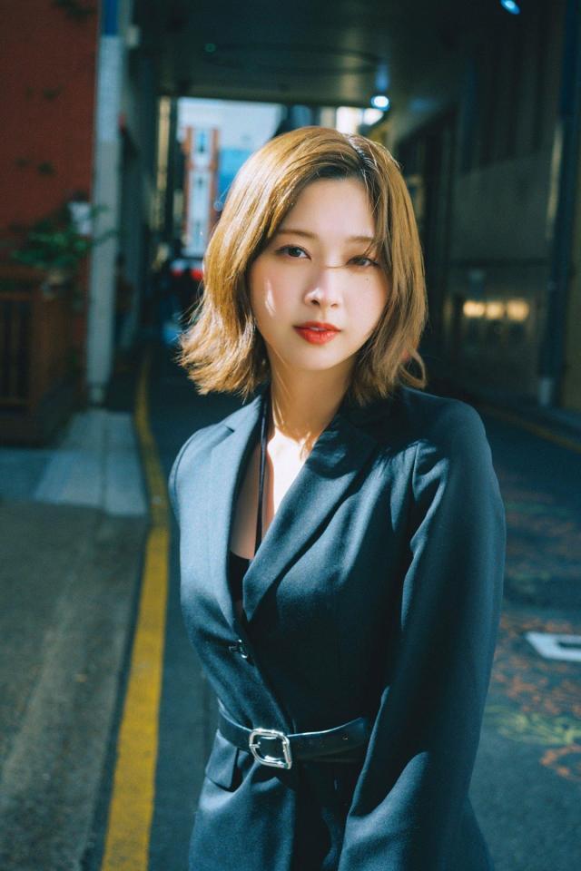 　富田鈴花の初写真集「鈴花サーキット」内カット（撮影／峠雄三、発売／光文社）