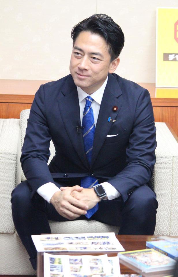 　話を聞く小泉進次郎農相