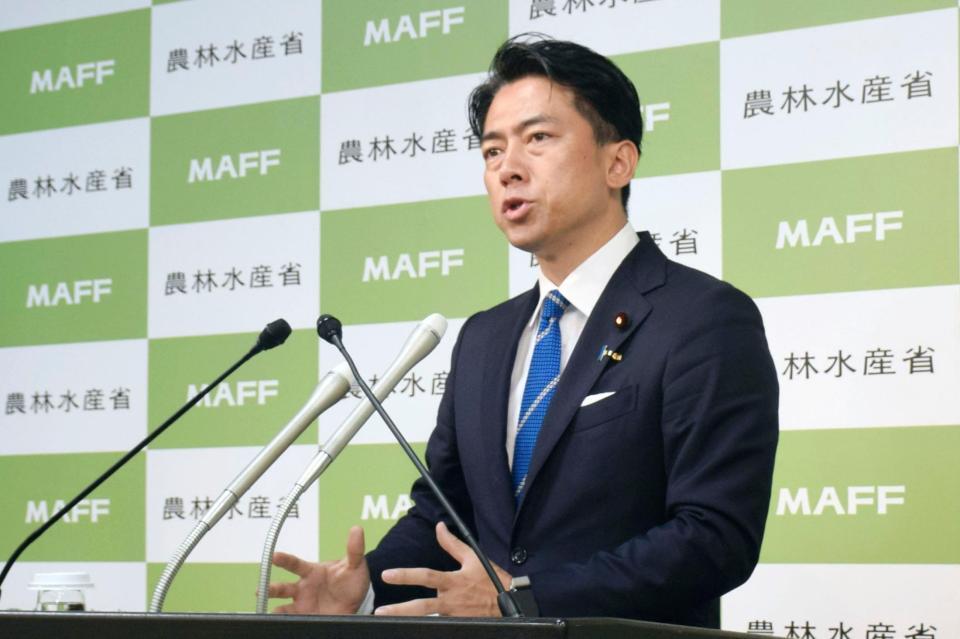 　閣議後、記者会見する小泉農相