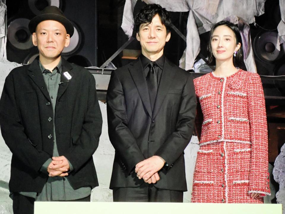 　「Ｄｅａｒ　Ｓｔｒａｎｇｅｒ／ディア・ストレンジャー」の完成報告会見を行った（左から）真利子哲也監督、西島秀俊、グイ・ルンメイ