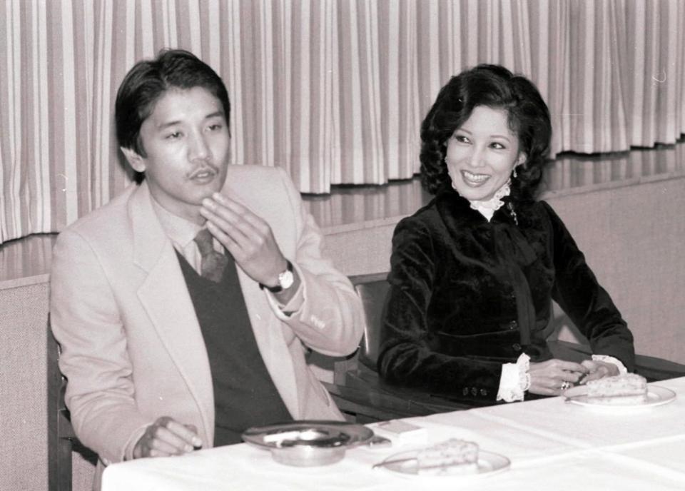 　４５年前の浅丘ルリ子（右）。左は奥田瑛二＝１９８０年撮影