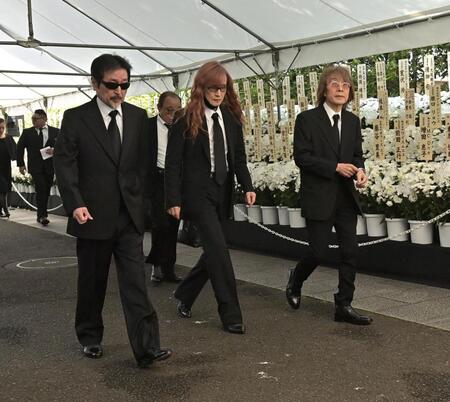 　告別式に参列したＴＨＥ　ＡＬＦＥＥのメンバー（撮影・持木克友）