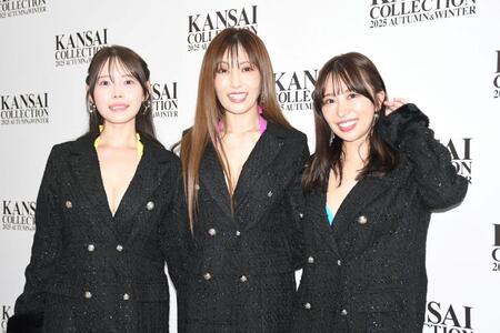 　ランウェイを終えて取材に応じた（左から）白川愛梨、熊田曜子、平井こと
