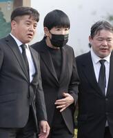 　弔問に訪れた和田アキ子（撮影・西岡正）