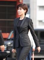 　弔問に訪れた内田有紀（撮影・西岡正）