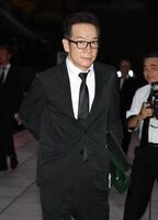 　弔問を終えて引き揚げる田原俊彦（撮影・西岡正）