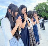 　原爆被害者へ祈りを捧げるＫＯＢｅｒｒｉｅＳ♪＝広島市内