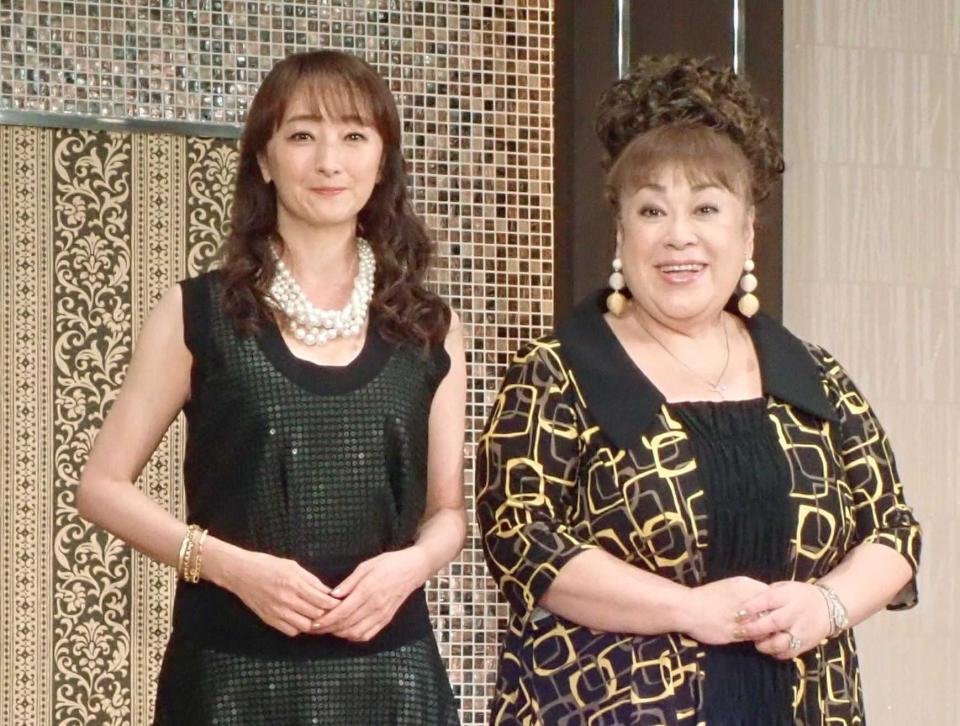 　（左から）花總まり、森公美子