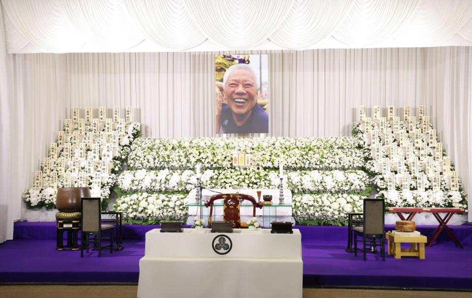 　ケイダッシュ・川村龍夫会長の祭壇（撮影・西岡正）