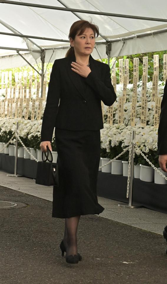 　告別式に参列する南野陽子（撮影・持木克友）