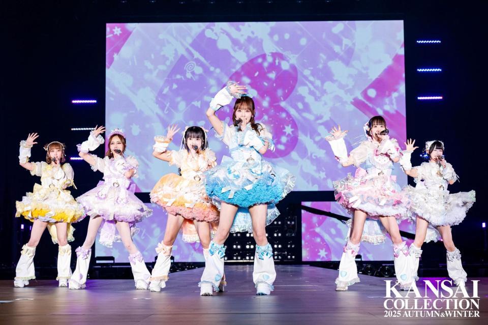 　ゆりにゃとともにパフォーマンスするＰｒｅｔｔｙ　Ｃｈｕｕ