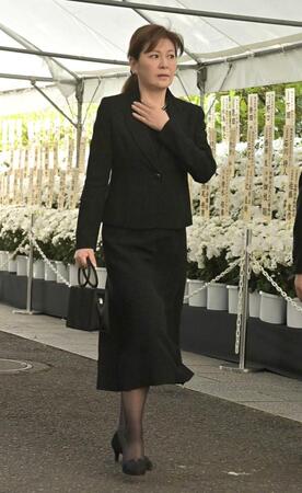 　告別式に参列する南野陽子（撮影・持木克友）