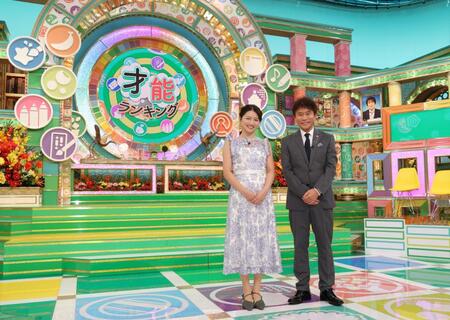 　放送５００回を迎え、会見する浜田雅功（右）とＭＢＳ・清水麻椰アナ（撮影・西岡正）