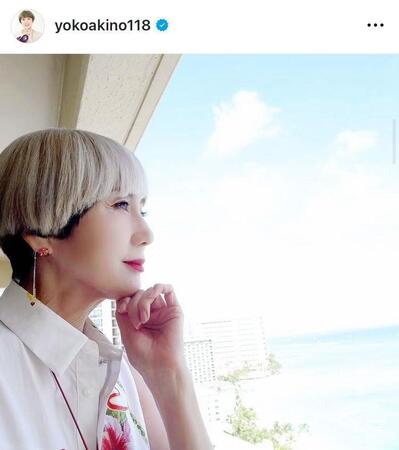 　ホテルで。秋野暢子のインスタグラム＠ｙｏｋｏａｋｉｎｏ１１８（７月２４日付）より