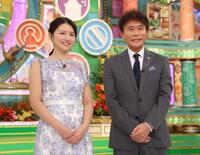 　放送５００回を迎え、会見する浜田雅功（右）とＭＢＳ・清水麻椰アナ（撮影・西岡正）