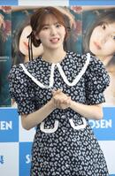 　取材に応じるＳＫＥ４８の菅原茉椰