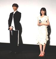 　「隣のステラ」の完成披露舞台あいさつを行った（左から）八木勇征、福本莉子