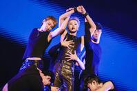 　ダンサーと妖艶に踊るＨＯＳＨＩ　（Ｐ）＆（Ｃ）　ＰＬＥＤＩＳ　Ｅｎｔｅｒｔａｉｎｍｅｎｔ