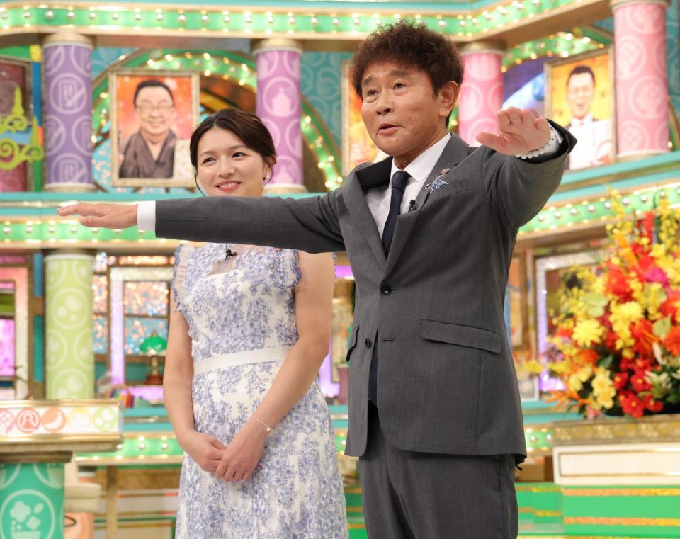 　番組でのエピソードを話す浜田雅功。左はＭＢＳ・清水麻椰アナ（撮影・西岡正）