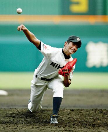 　夏の甲子園の花巻東戦に先発した長崎日大・大瀬良＝２００９年８月
