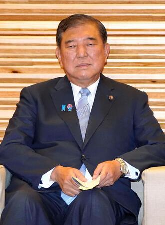 　閣議に臨む石破首相