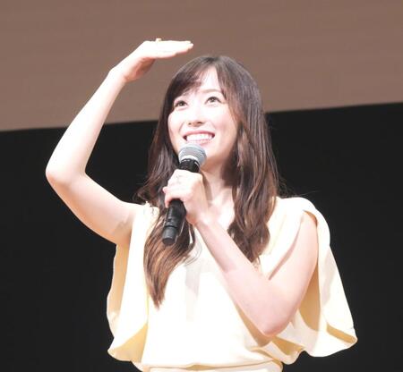 　会場からのリアクションに笑顔を見せる福原遥