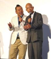 　トークする（左から）西村瑞樹、小峠英二