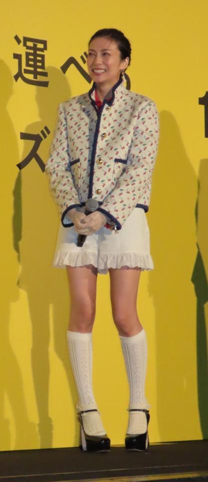 　映画「兄を持ち運べるサイズに」の舞台あいさつに登壇した柴咲コウ