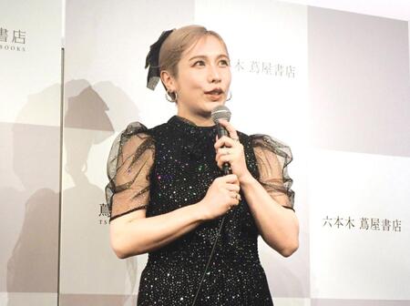 　初エッセイ発売記念会見を行ったヘラヘラ三銃士・ありしゃん