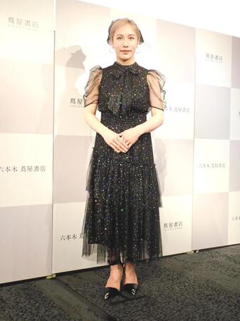 　初エッセイ発売記念会見を行ったヘラヘラ三銃士・ありしゃん