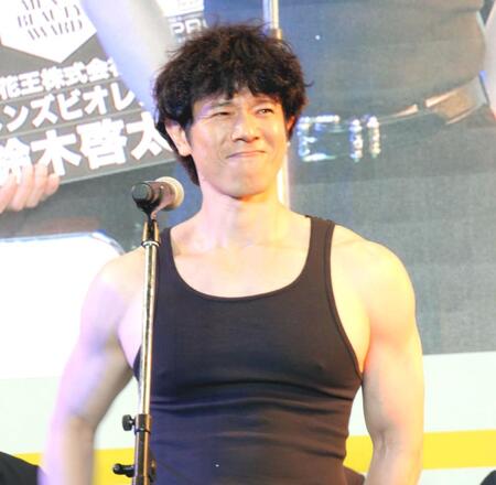 　肉体美を披露する庄司智春