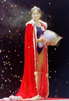 東宝シンデレラ・グランプリに輝いた野波麻帆＝１９９６年