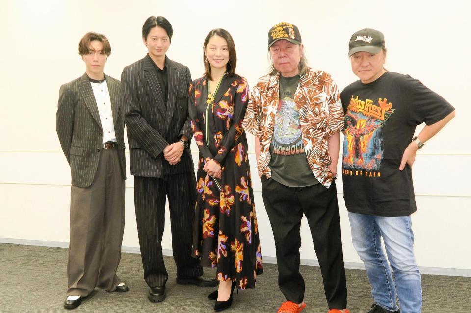 　会見した（左から）早乙女太一、向井理、小池栄子、古田新太、いのうえひでのり氏