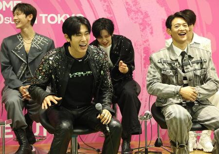 　岡村隆史との掛け合いで爆笑するＹＵＮＨＯ（撮影・金田祐二）