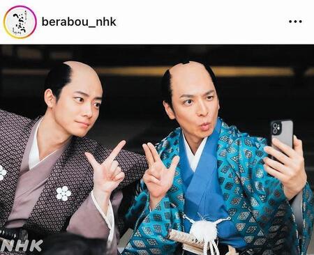 治済も変顔ｗウキウキ反田沼オフショット。大河ドラマ「べらぼう～蔦重栄華乃夢噺～」のインスタグラム＠ｂｅｒａｂｏｕ＿ｎｈｋより