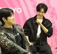 　ＹＵＮＨＯと笑顔のＳＨＯＴＡＲＯ（撮影・金田祐二）