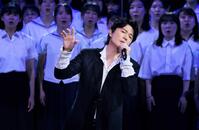 　熱唱する福山雅治