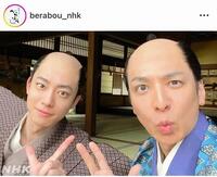 治済も変顔ｗウキウキ反田沼オフショット。大河ドラマ「べらぼう～蔦重栄華乃夢噺～」のインスタグラム＠ｂｅｒａｂｏｕ＿ｎｈｋより