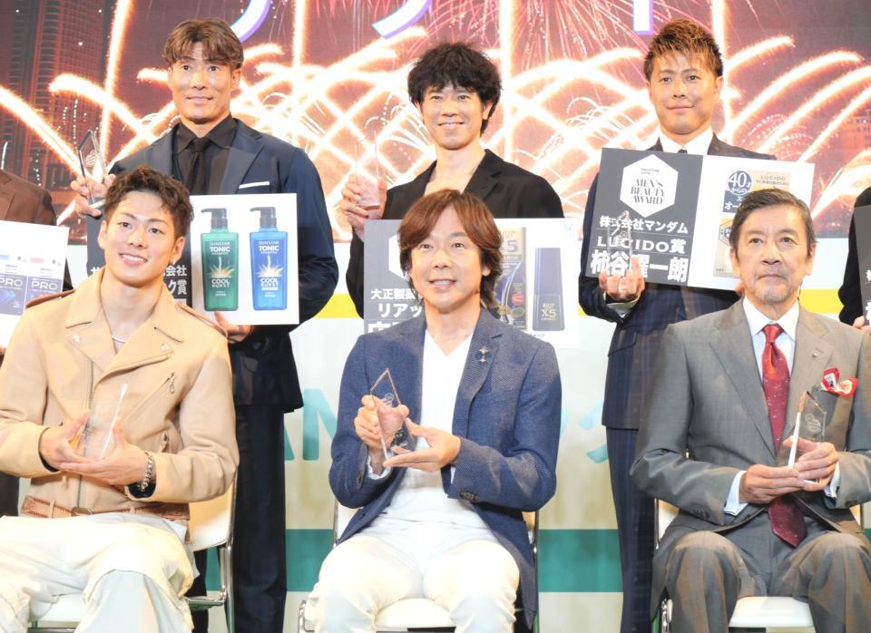 　イベントに出席した（前列左から）三浦孝太、佐藤弘道、奥田瑛二（後列同）糸井嘉男氏、庄司智春、柿谷曜一朗氏