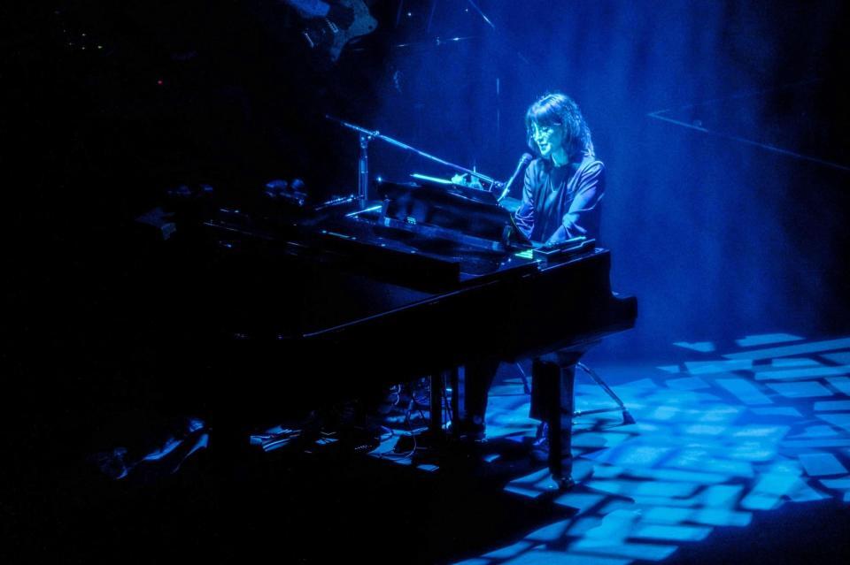 　11年ぶり全国ツアーのファイナル公演を行ったアンジェラ・アキ（撮影・上飯坂一）