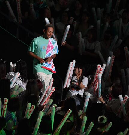 　イベントに登場したＥＸＩＬＥ　ＴＨＥ　ＳＥＣＯＮＤのＥＸＩＬＥ　ＮＥＳＭＩＴＨ（撮影・開出牧）