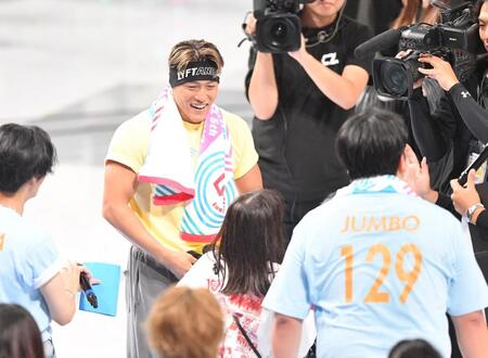 　イベントでファンと交流するＧＥＮＥＲＡＴＩＯＮＳの中務裕太（撮影・開出牧）