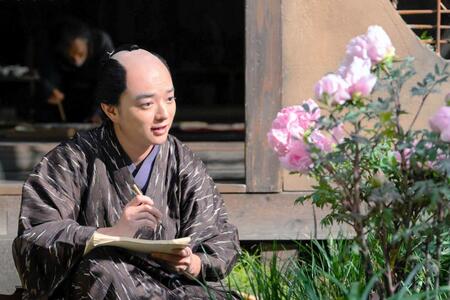 「べらぼう」歌麿が描く大輪の牡丹の花　品種が一部ネットで話題に「ニクいよ、べらぼう！」