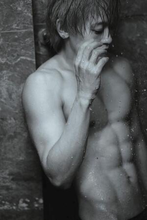 　超特急・シューヤの初の写真集「ＴＲＥＮＴＥ」のカット©ＳＤＰ