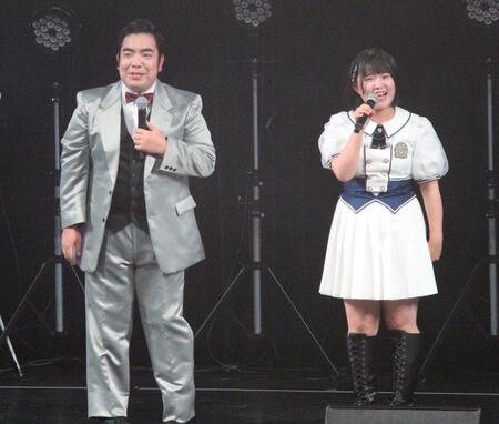 　２人で歌うＳＴＵ４８の池田裕楽（右）と徳永ゆうき