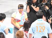 　イベントでファンと交流するＧＥＮＥＲＡＴＩＯＮＳの中務裕太（撮影・開出牧）