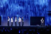 　初の日本ツアーのステージで躍動するＴＷＳ　（Ｐ）＆（Ｃ）　ＰＬＥＤＩＳ　Ｅｎｔｅｒｔａｉｎｍｅｎｔ