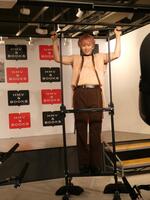 　懸垂を行うシューヤ